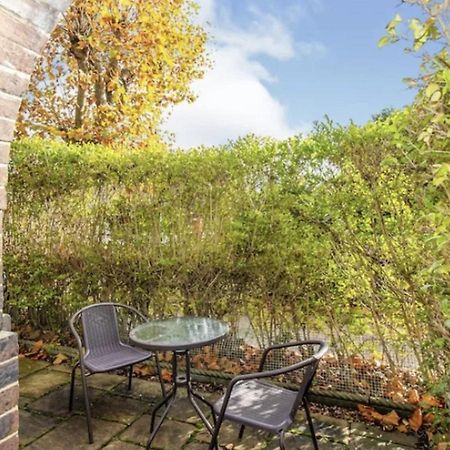 Please Cancel Your Bookings London Exteriör bild