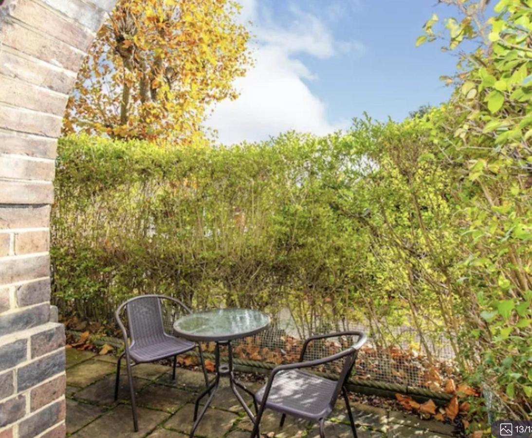 Please Cancel Your Bookings London Exteriör bild